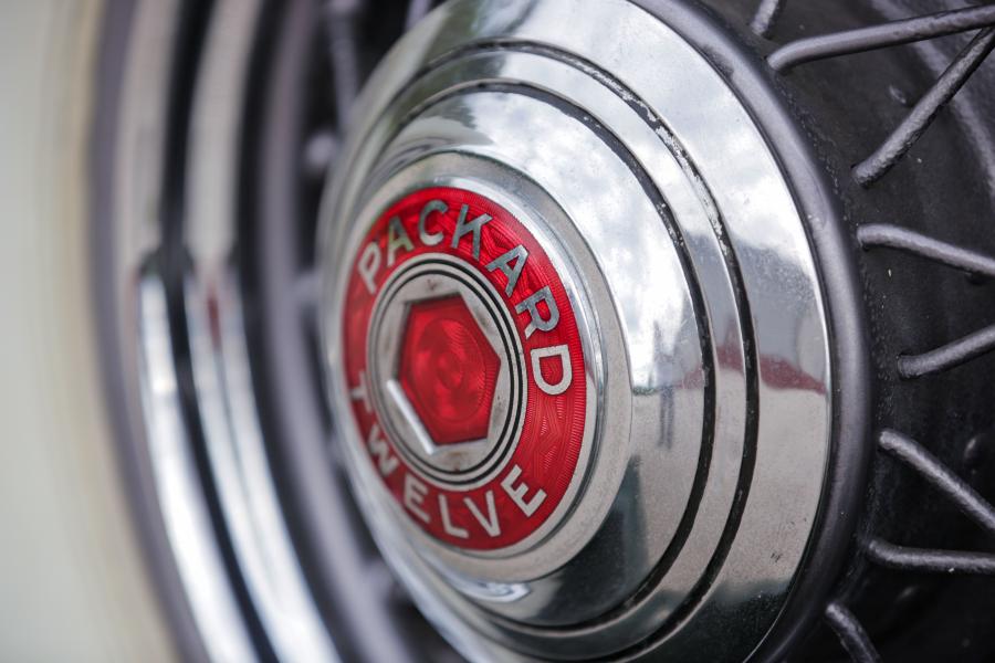  Packard Twelve Club Sedan 1936 года  (фото 25 из 39)